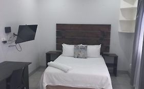 Triple9 Hatfield Guesthouse